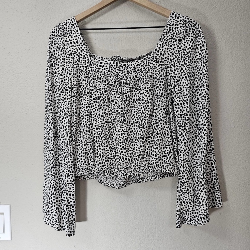 Express -‎ Dalmatian Dot Blouse - Picture 3 of 8